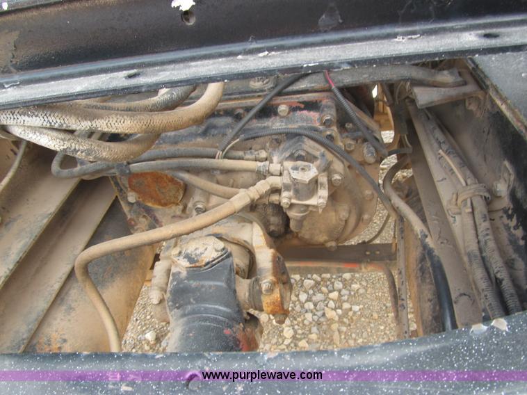 image for item F3007 1993 International 9700 semi truck