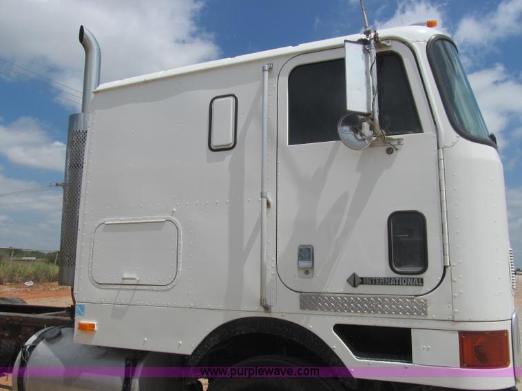 image for item F3007 1993 International 9700 semi truck