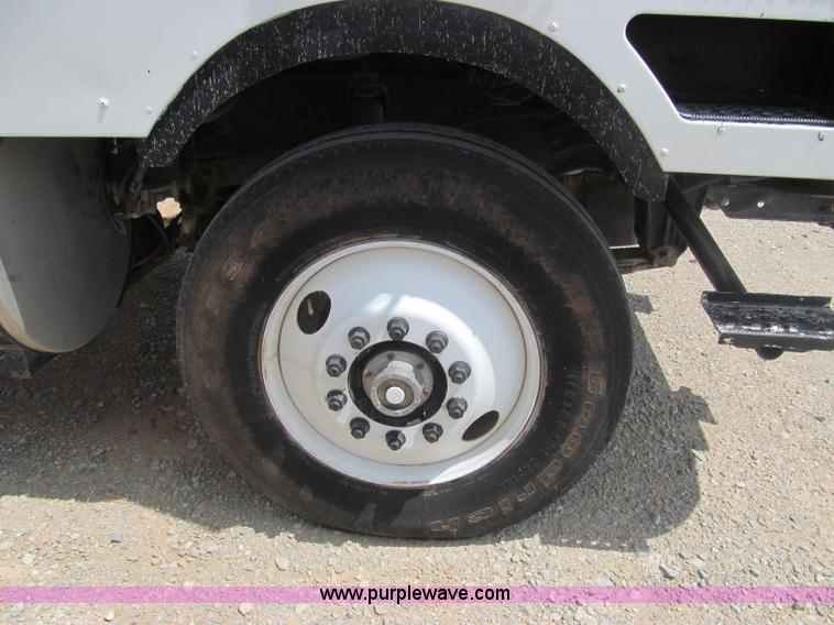 image for item F3007 1993 International 9700 semi truck