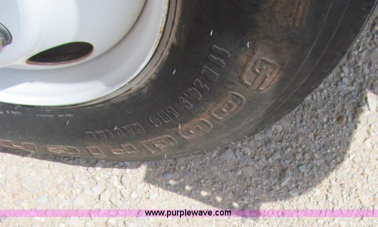 image for item F3007 1993 International 9700 semi truck