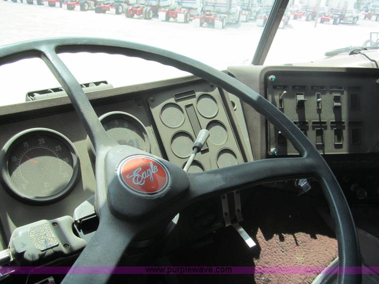 image for item F3007 1993 International 9700 semi truck