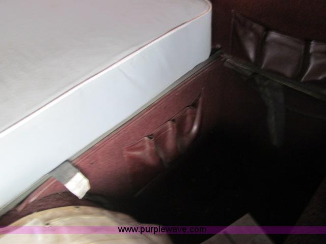 image for item F3007 1993 International 9700 semi truck