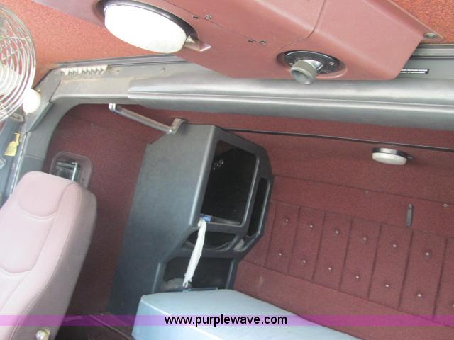 image for item F3007 1993 International 9700 semi truck