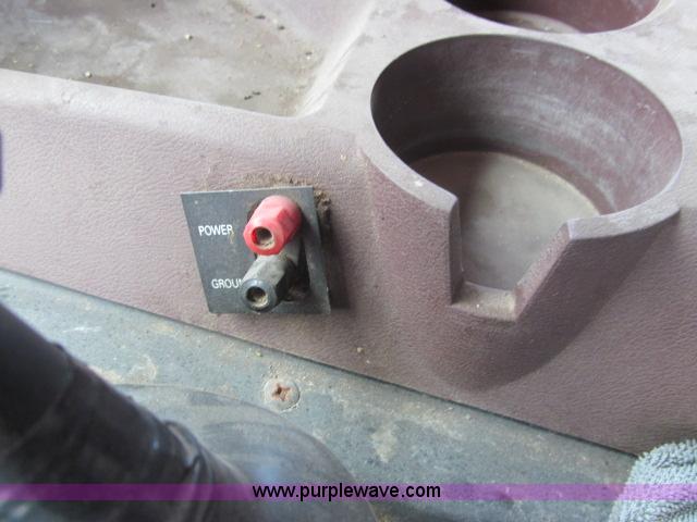 image for item F3007 1993 International 9700 semi truck