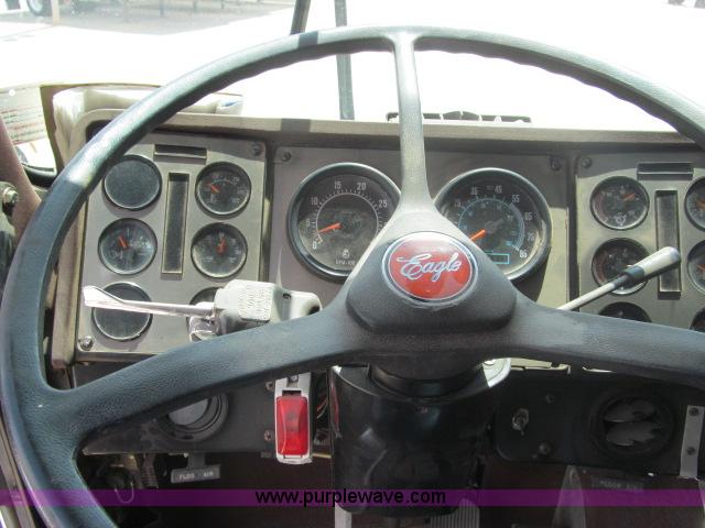 image for item F3007 1993 International 9700 semi truck