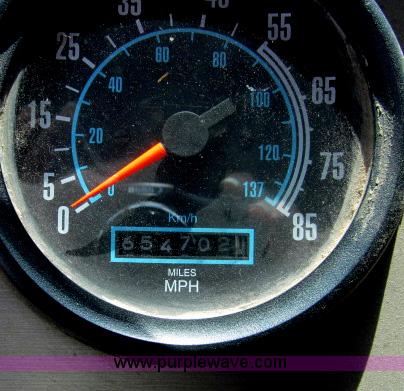 image for item F3007 1993 International 9700 semi truck