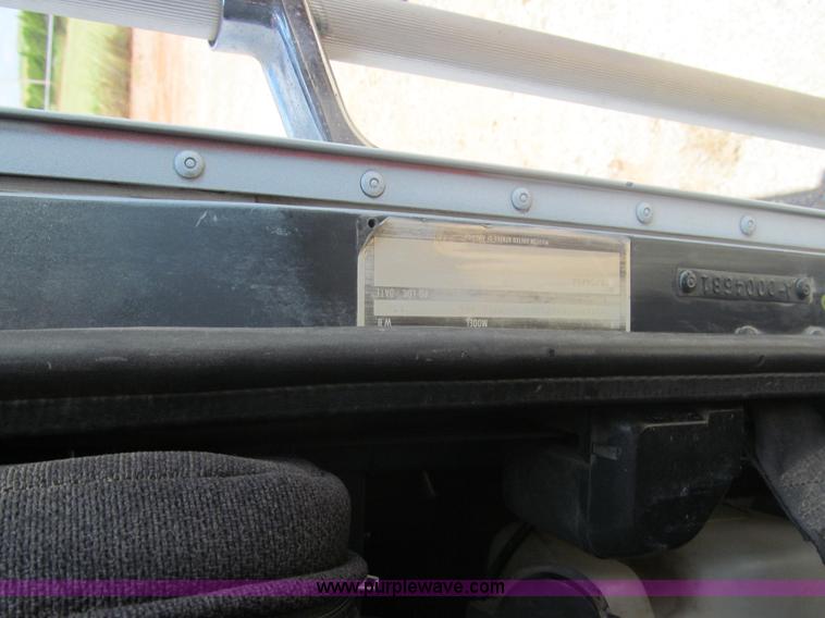 image for item F3007 1993 International 9700 semi truck