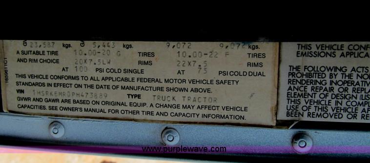 image for item F3007 1993 International 9700 semi truck