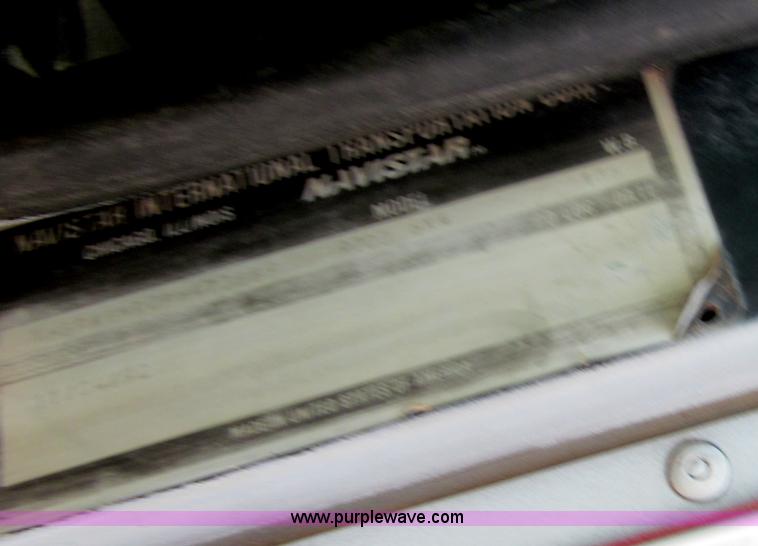 image for item F3007 1993 International 9700 semi truck