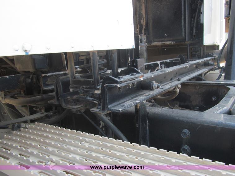 image for item F3007 1993 International 9700 semi truck