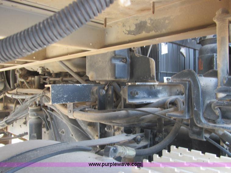 image for item F3007 1993 International 9700 semi truck