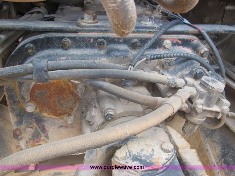 image for item F3007 1993 International 9700 semi truck