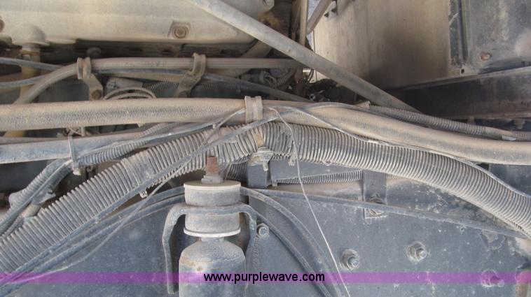 image for item F3007 1993 International 9700 semi truck