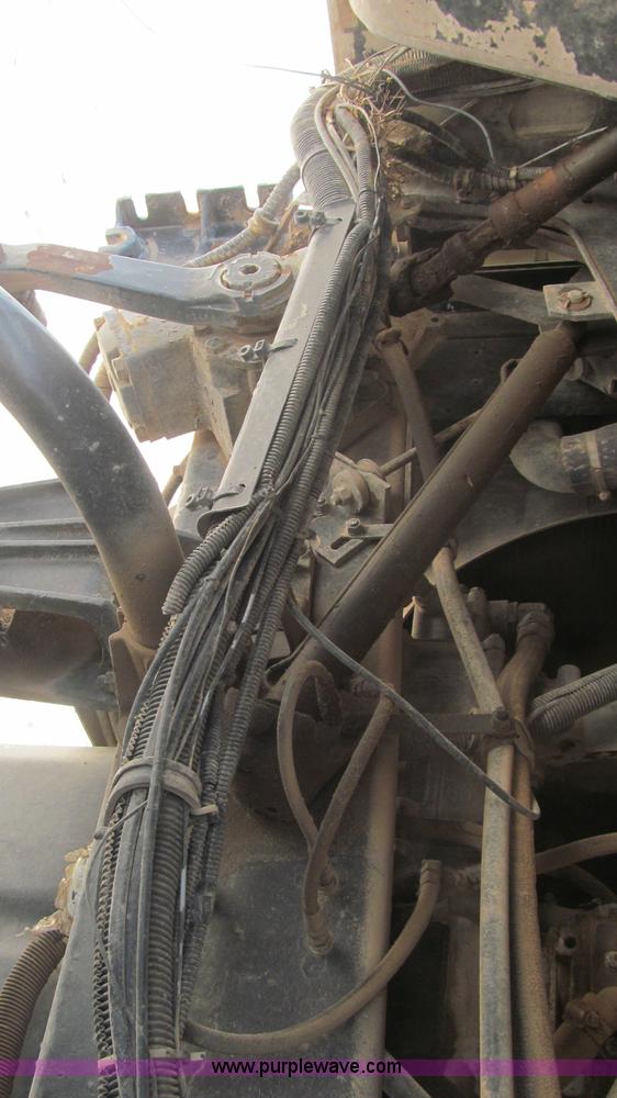 image for item F3007 1993 International 9700 semi truck