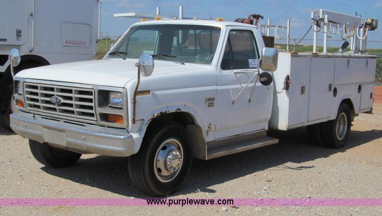 image for item F3008 1983 Ford F350 XL utility pickup truck