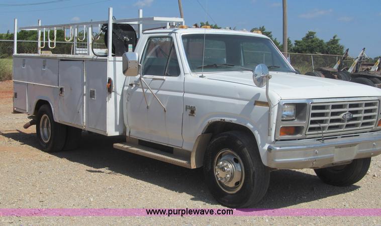 image for item F3008 1983 Ford F350 XL utility pickup truck