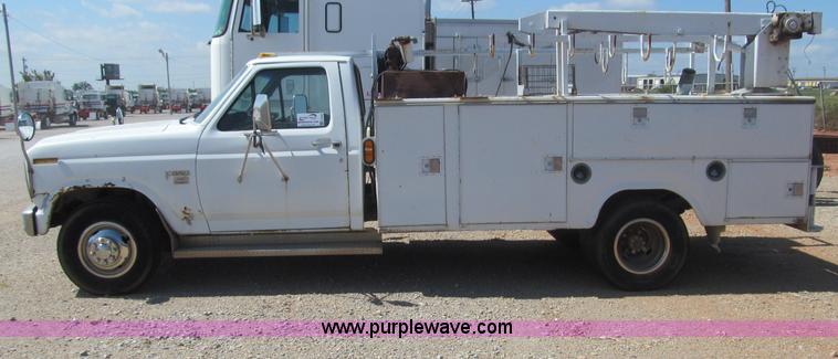 image for item F3008 1983 Ford F350 XL utility pickup truck