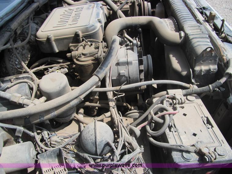 image for item F3008 1983 Ford F350 XL utility pickup truck