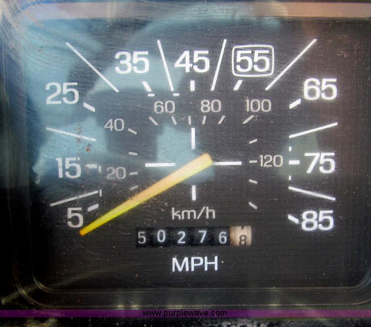 image for item F3008 1983 Ford F350 XL utility pickup truck