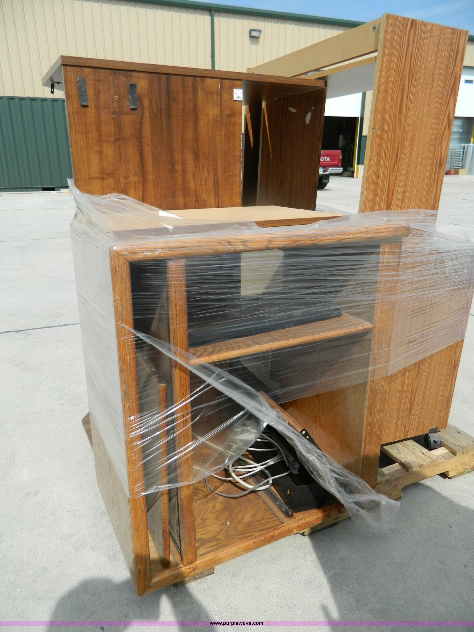 Assorted office furniture in Hays, KS Item M9822 sold Purple Wave