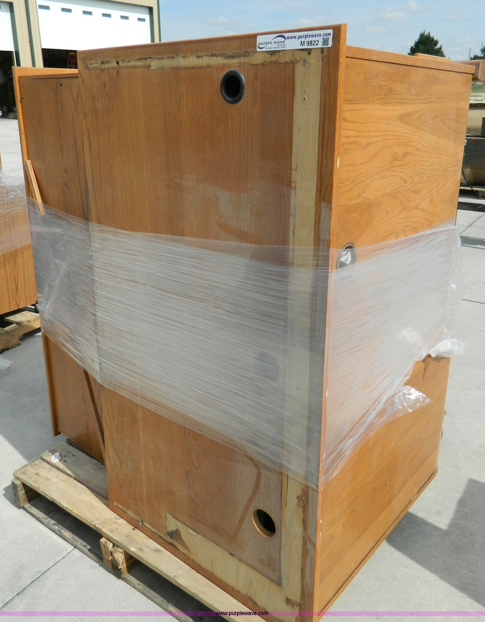 Assorted office furniture in Hays, KS Item M9822 sold Purple Wave