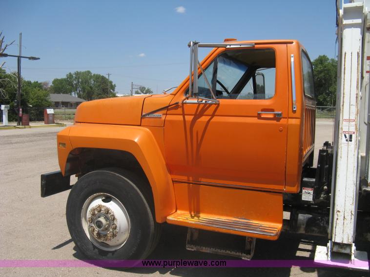 image for item A6428 1990 Ford F800 flatbed crane truck