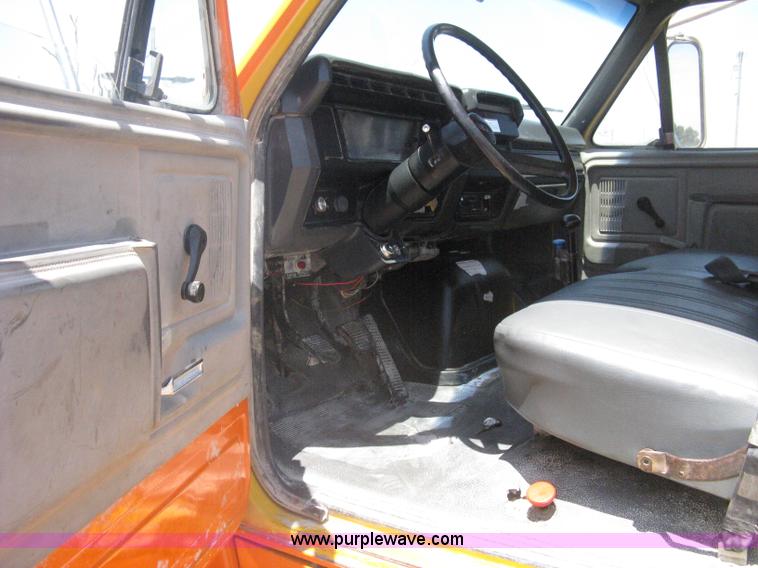 image for item A6428 1990 Ford F800 flatbed crane truck