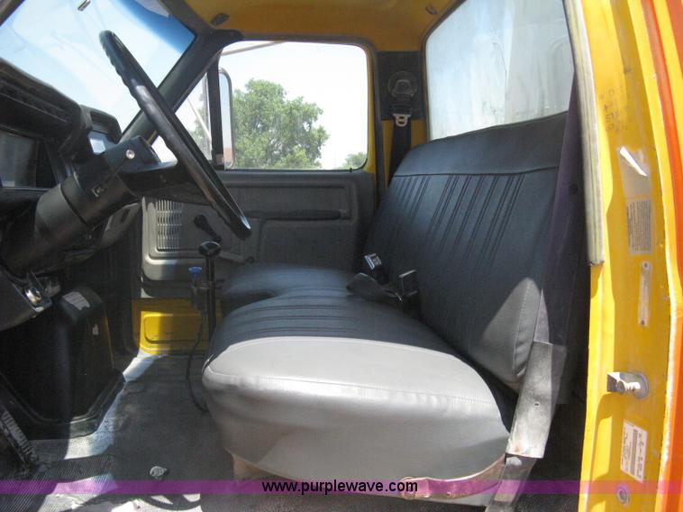 image for item A6428 1990 Ford F800 flatbed crane truck