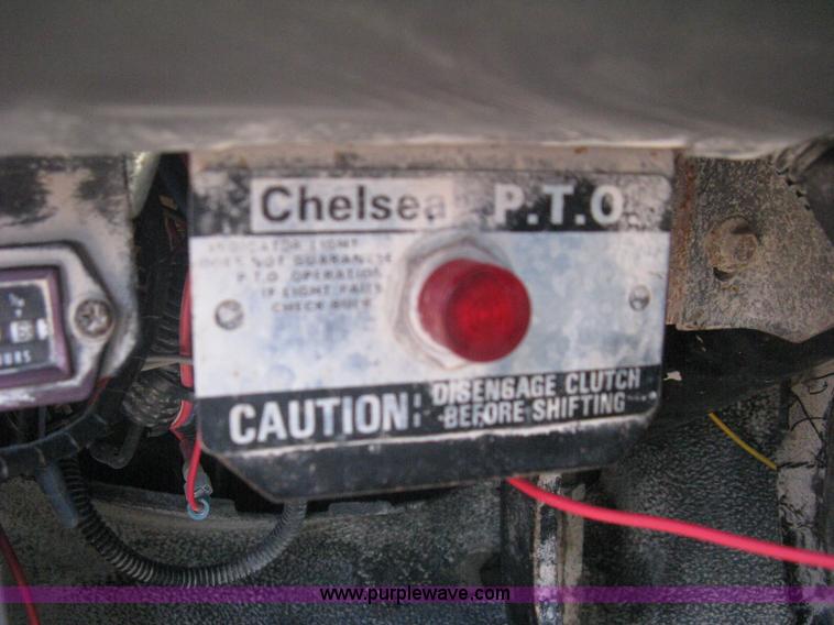 image for item A6428 1990 Ford F800 flatbed crane truck