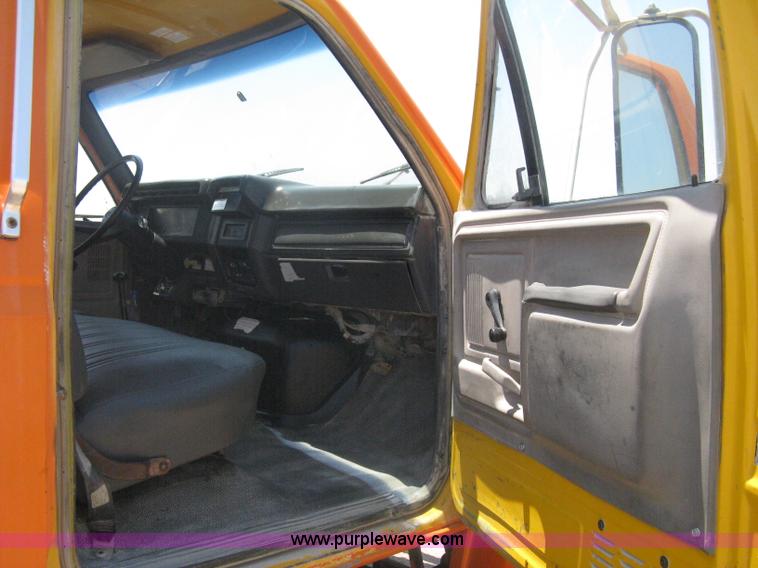 image for item A6428 1990 Ford F800 flatbed crane truck