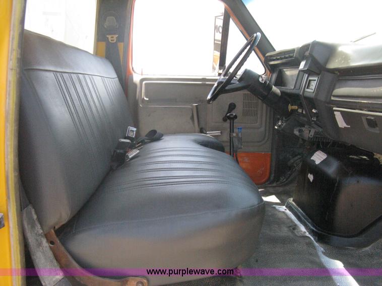 image for item A6428 1990 Ford F800 flatbed crane truck