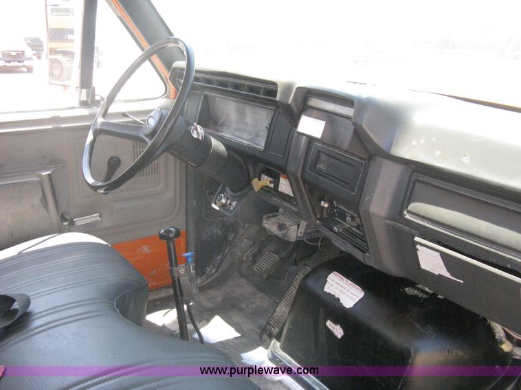 image for item A6428 1990 Ford F800 flatbed crane truck