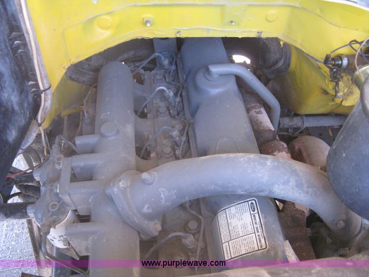 image for item A6428 1990 Ford F800 flatbed crane truck