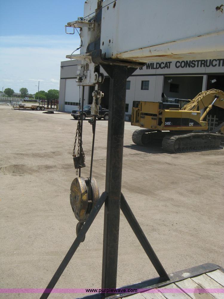 image for item A6428 1990 Ford F800 flatbed crane truck