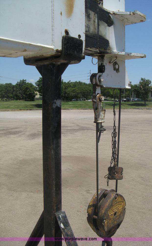 image for item A6428 1990 Ford F800 flatbed crane truck