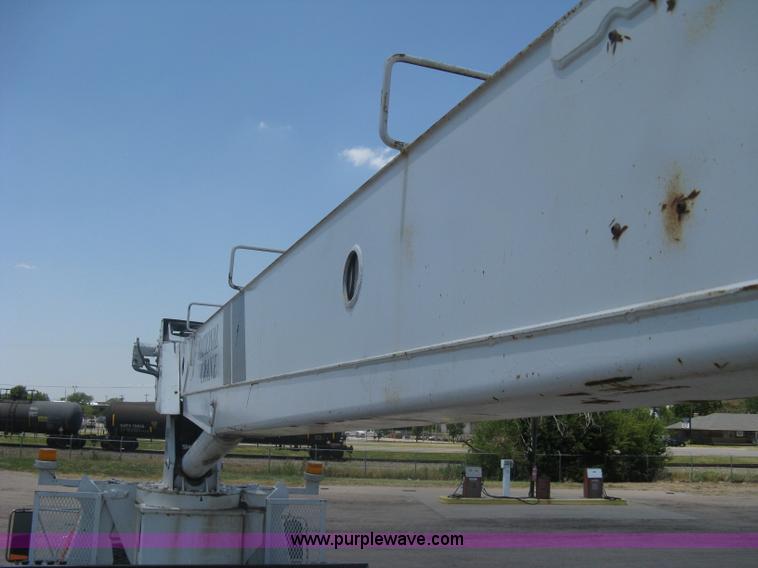 image for item A6428 1990 Ford F800 flatbed crane truck