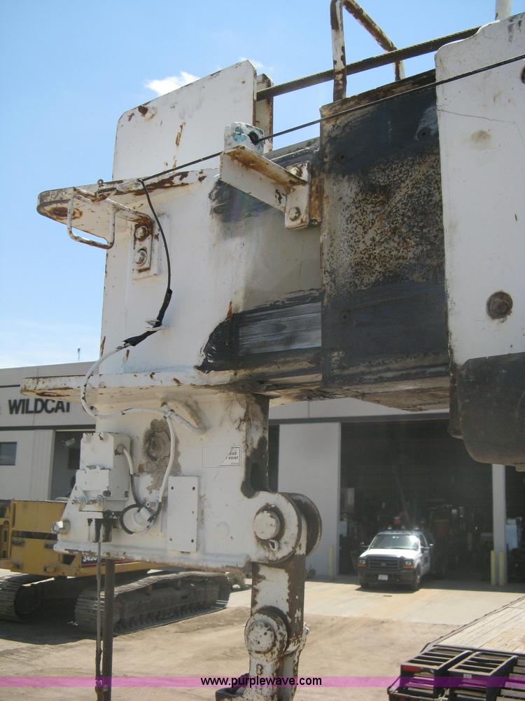 image for item A6428 1990 Ford F800 flatbed crane truck