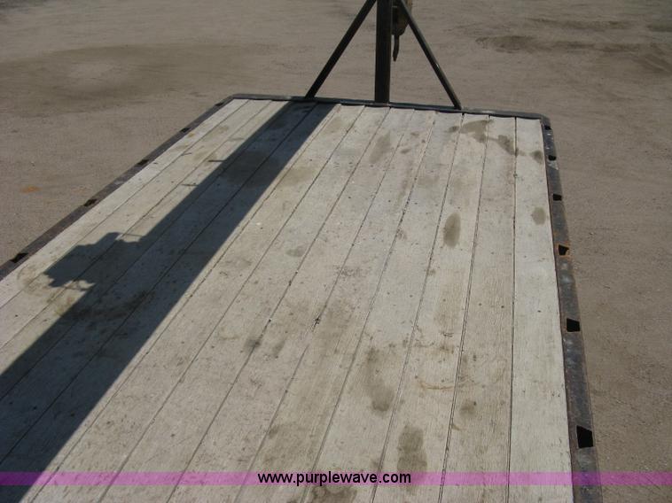 image for item A6428 1990 Ford F800 flatbed crane truck