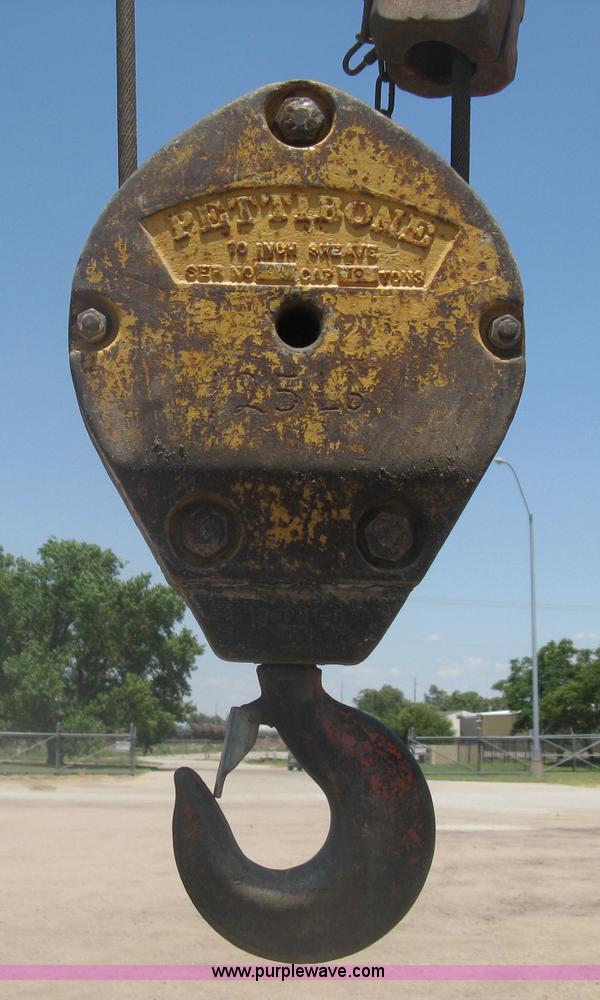 image for item A6428 1990 Ford F800 flatbed crane truck