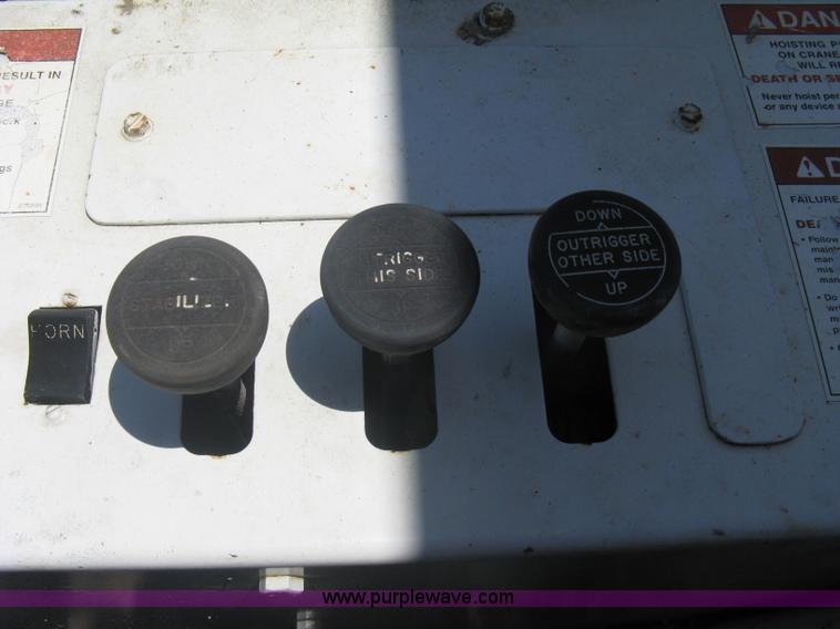 image for item A6428 1990 Ford F800 flatbed crane truck