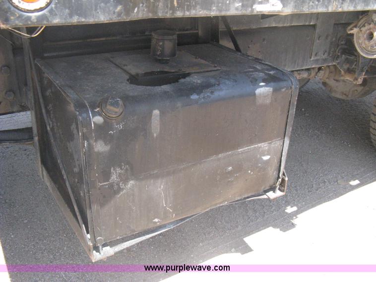 image for item A6428 1990 Ford F800 flatbed crane truck