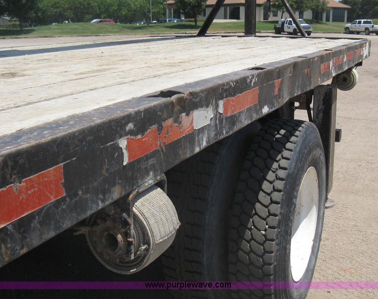image for item A6428 1990 Ford F800 flatbed crane truck