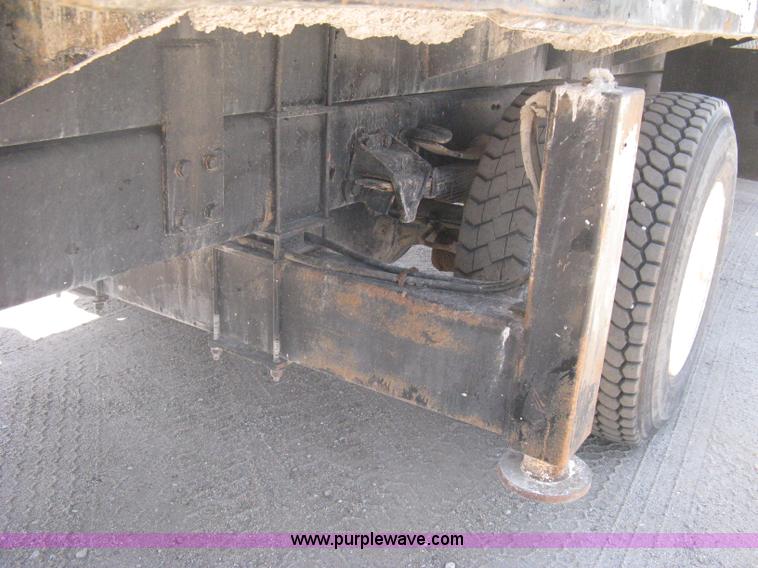 image for item A6428 1990 Ford F800 flatbed crane truck