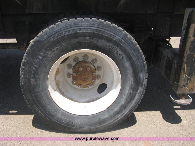 image for item A6428 1990 Ford F800 flatbed crane truck