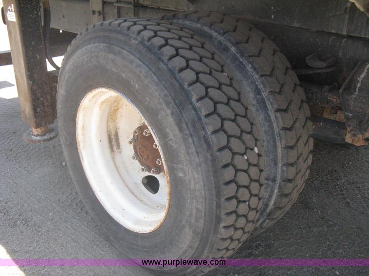 image for item A6428 1990 Ford F800 flatbed crane truck