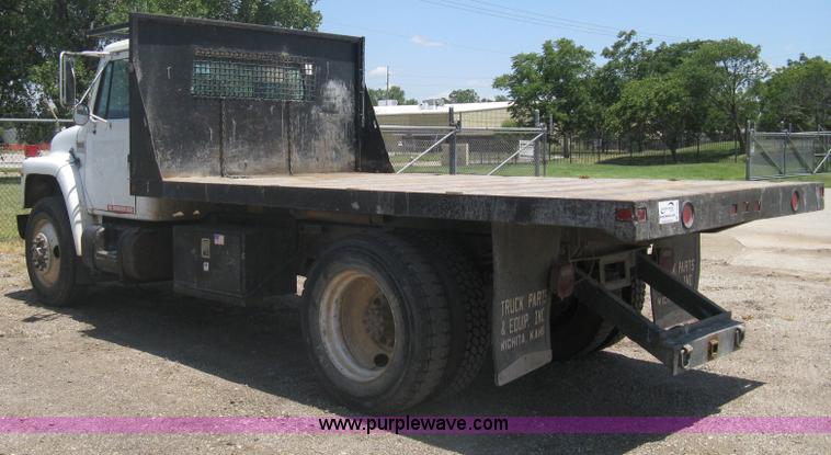 image for item A6429 1988 International S1700 flatbed dump truck