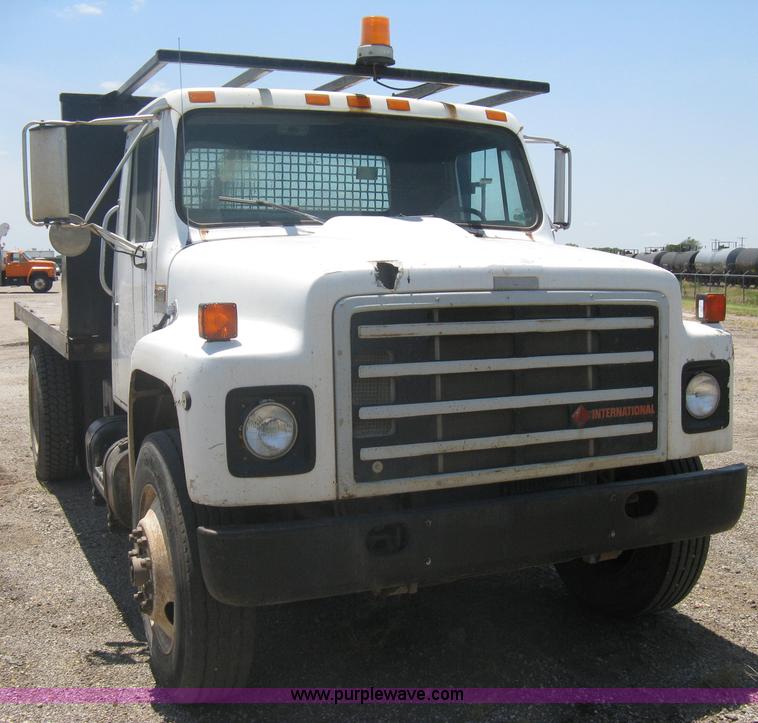 image for item A6429 1988 International S1700 flatbed dump truck