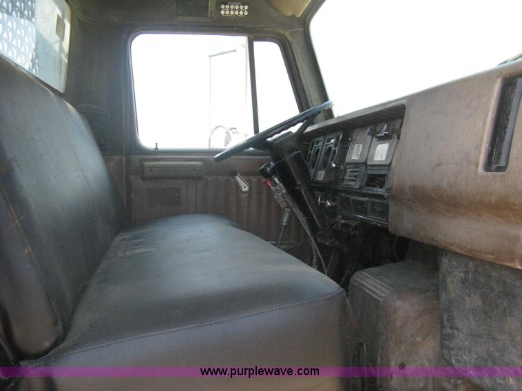 image for item A6429 1988 International S1700 flatbed dump truck
