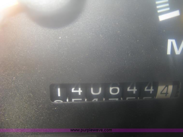 image for item A6431 1999 Chevrolet 3500 HD dump truck