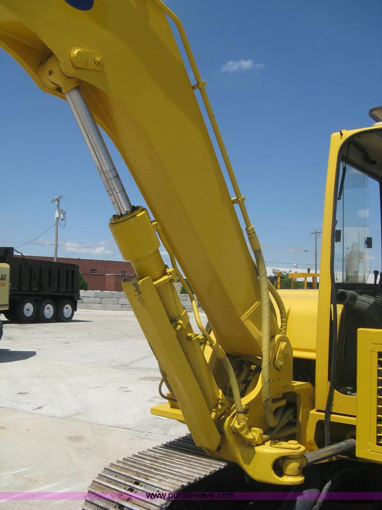 image for item A6432 2000 Komatsu PC75R excavator